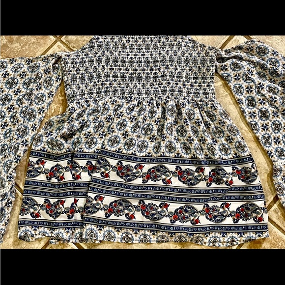 Skylar & Jade Printed Top Size M - Picture 2 of 6